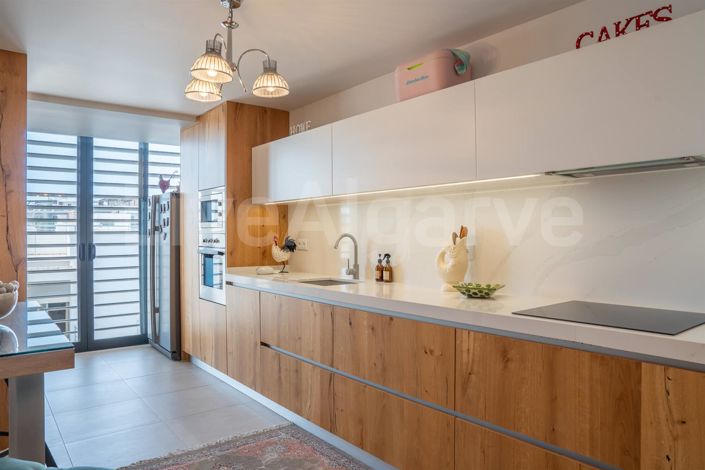 Image No.18-4 Bed Apartment for sale