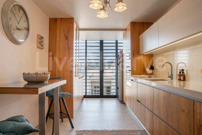 Image No.20-4 Bed Apartment for sale