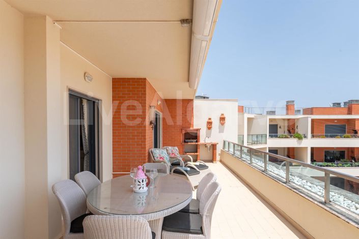 Image No.35-4 Bed Apartment for sale