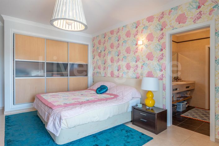 Image No.39-4 Bed Apartment for sale