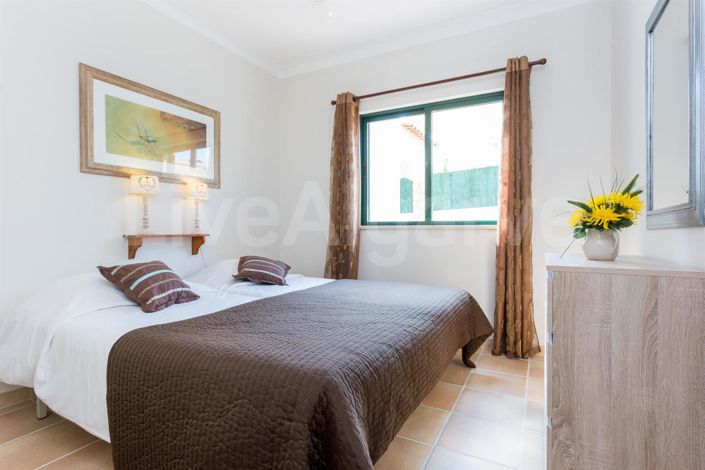 Image No.20-4 Bed House for sale