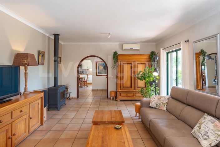 Image No.6-4 Bed House for sale