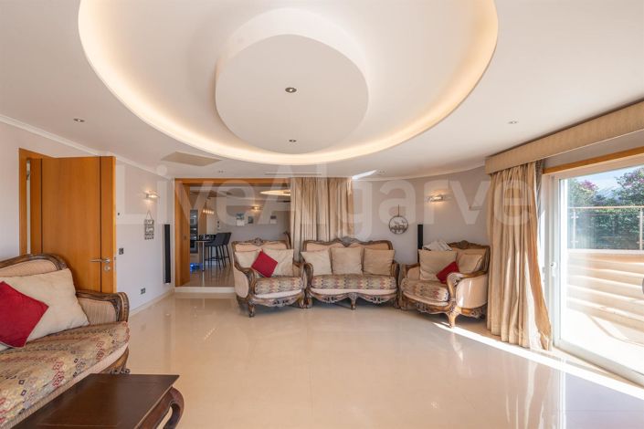 Image No.10-4 Bed House for sale