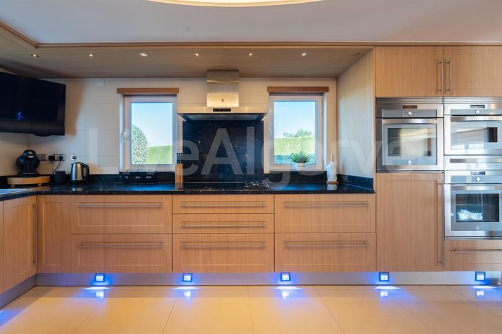 Image No.12-4 Bed House for sale