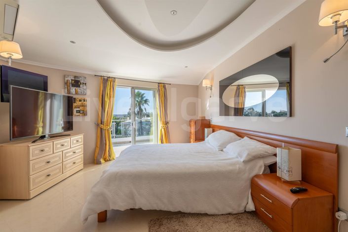 Image No.17-4 Bed House for sale