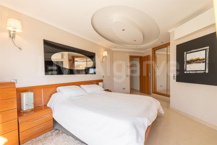 Image No.19-4 Bed House for sale