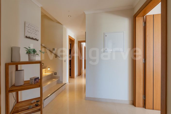 Image No.21-4 Bed House for sale