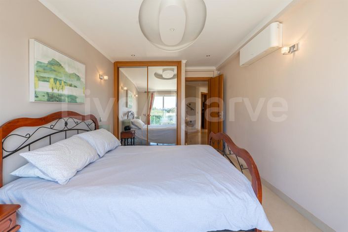 Image No.24-4 Bed House for sale