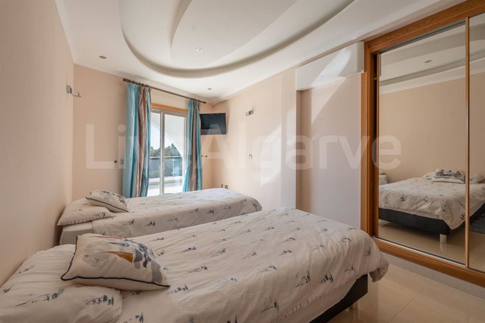 Image No.26-4 Bed House for sale