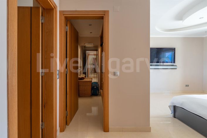 Image No.27-4 Bed House for sale