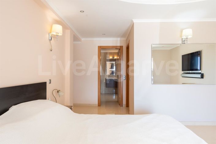 Image No.30-4 Bed House for sale