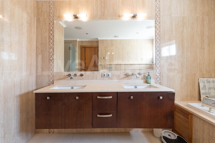 Image No.31-4 Bed House for sale