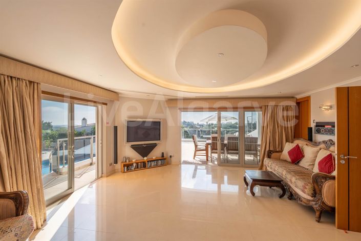 Image No.4-4 Bed House for sale