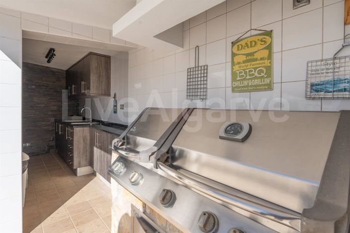 Image No.40-4 Bed House for sale