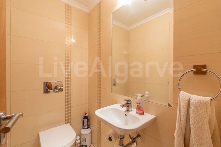 Image No.41-4 Bed House for sale