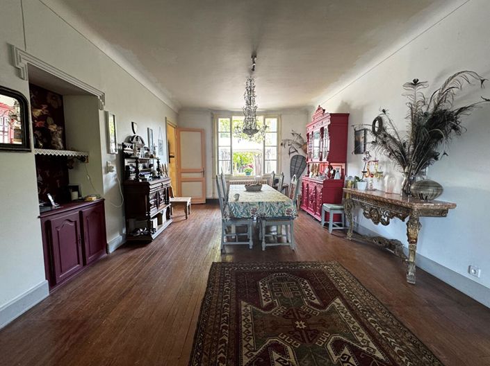 Image No.6-5 Bed House for sale