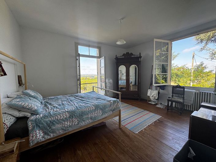 Image No.9-5 Bed House for sale