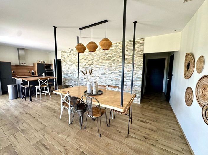 Image No.10-3 Bed House for sale