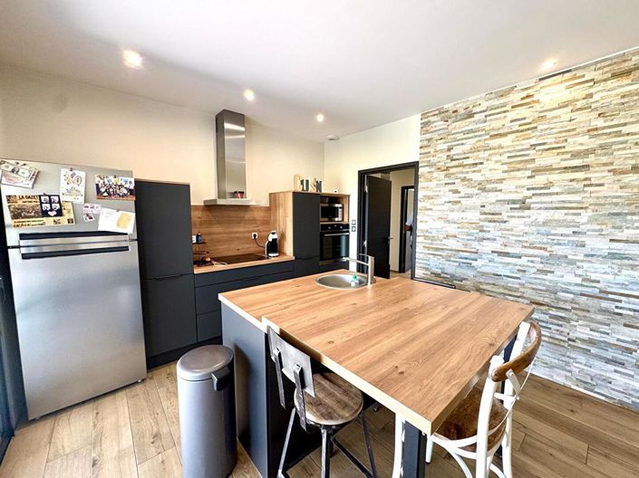 Image No.11-3 Bed House for sale