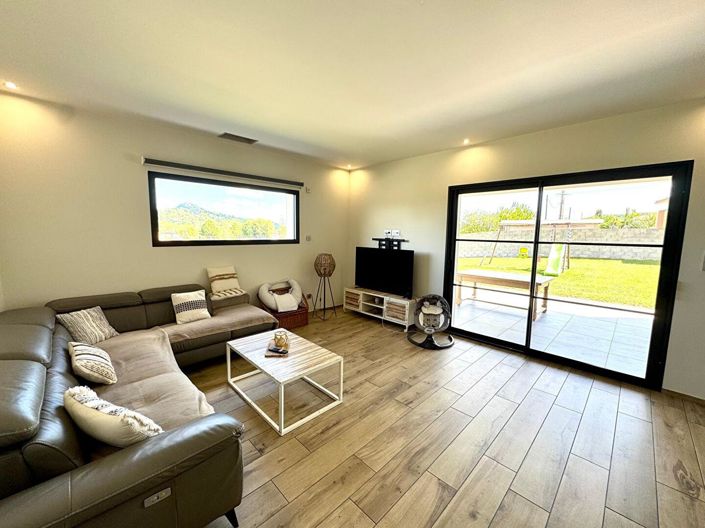 Image No.9-3 Bed House for sale