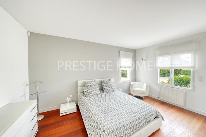 Image No.10-5 Bed House for sale