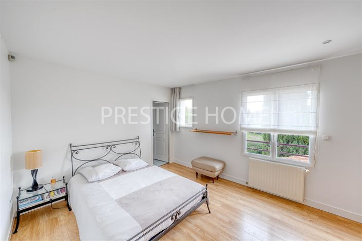 Image No.12-5 Bed House for sale