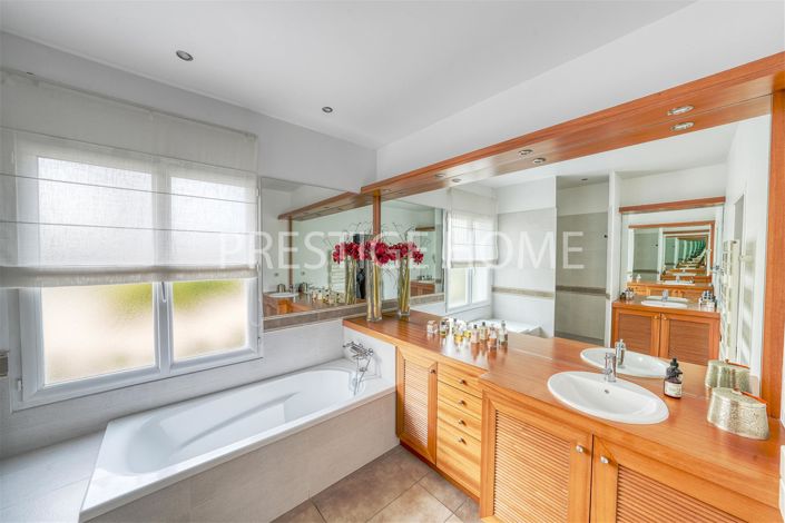 Image No.13-5 Bed House for sale