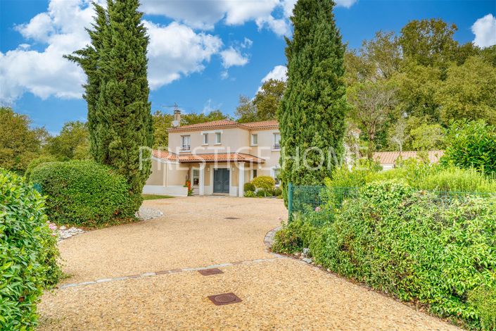 Image No.2-5 Bed House for sale