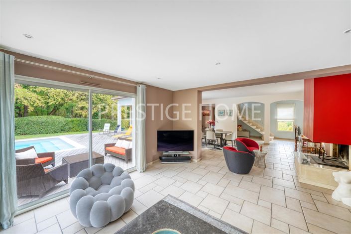 Image No.7-5 Bed House for sale