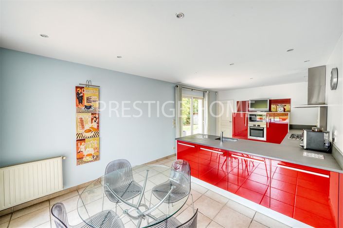 Image No.8-5 Bed House for sale