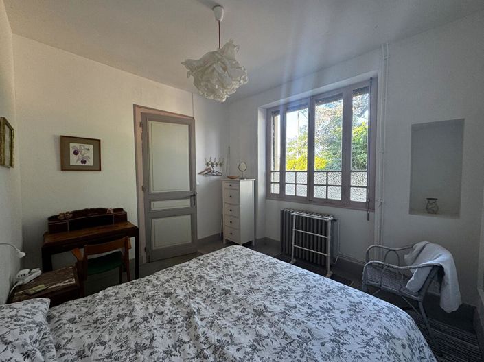 Image No.8-5 Bed House for sale