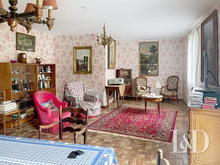 Image No.2-4 Bed House for sale