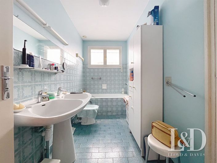 Image No.8-4 Bed House for sale