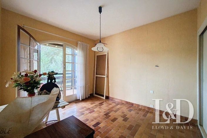 Image No.10-5 Bed House for sale