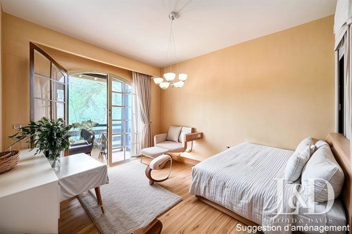 Image No.9-5 Bed House for sale