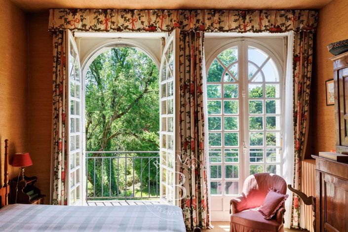 Image No.24-3 Bed House for sale