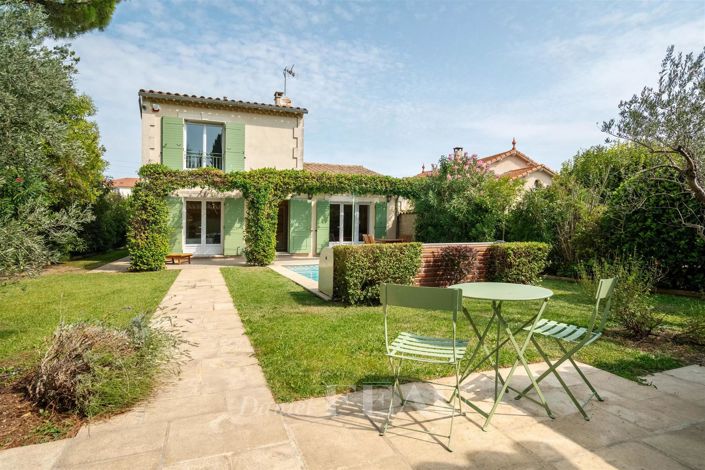 Image No.1-5 Bed House for sale