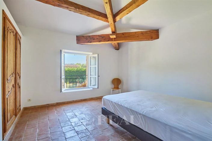 Image No.15-4 Bed House for sale