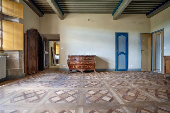 Image No.12-7 Bed House for sale