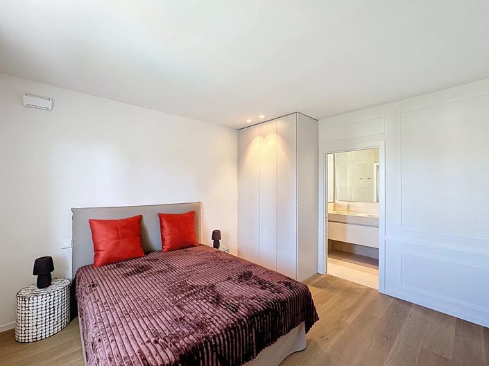 Image No.21-5 Bed House for sale