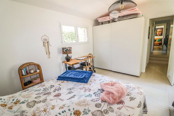 Image No.17-3 Bed House for sale