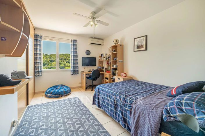 Image No.10-4 Bed House for sale