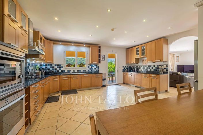 Image No.4-4 Bed House for sale