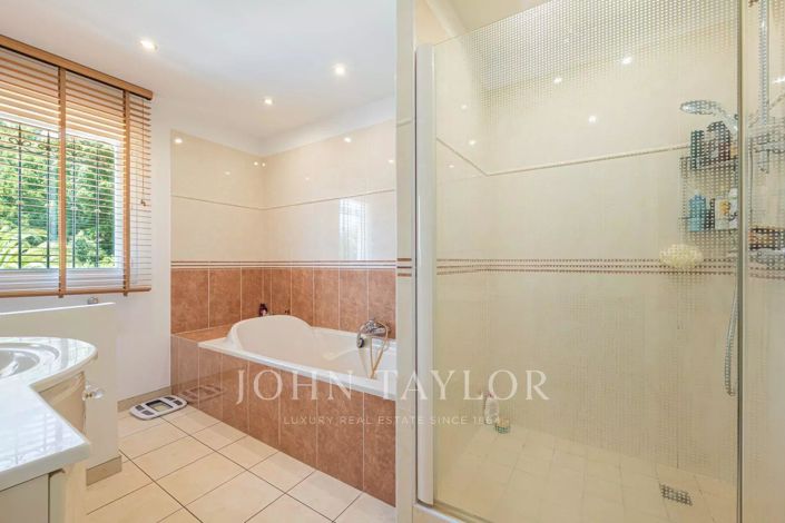 Image No.7-4 Bed House for sale