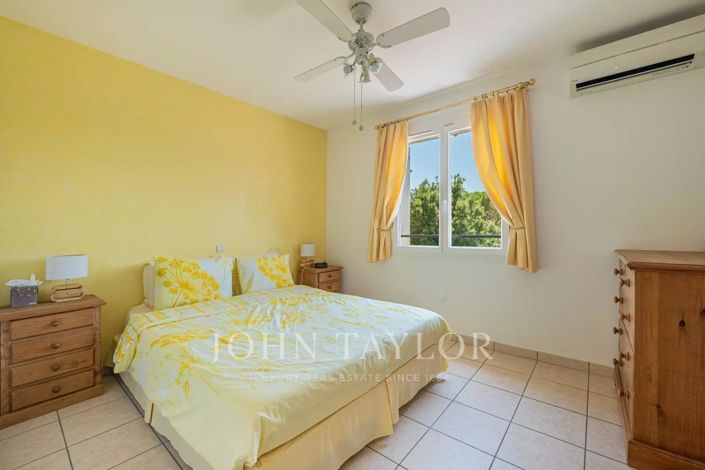 Image No.8-4 Bed House for sale