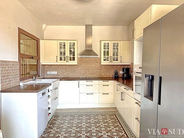 Image No.8-6 Bed House for sale