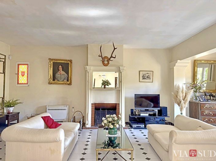 Image No.9-6 Bed House for sale