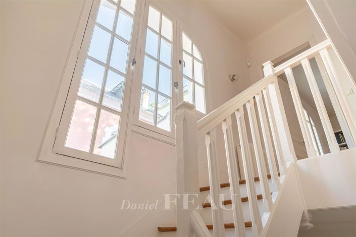 Image No.10-4 Bed House for sale