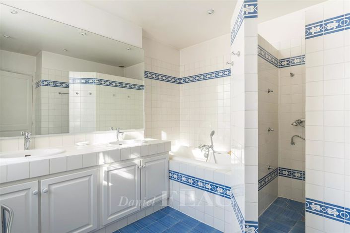 Image No.15-4 Bed House for sale