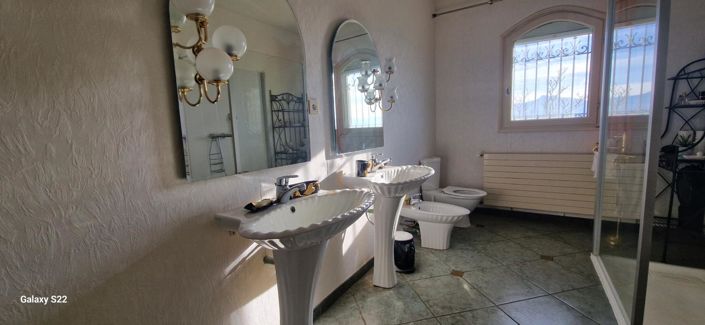 Image No.10-3 Bed House for sale